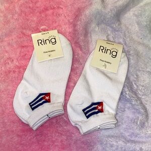 Must Bundle For $3 Deal! 2 pairs of kids socks sizes 6-8 new without Tags